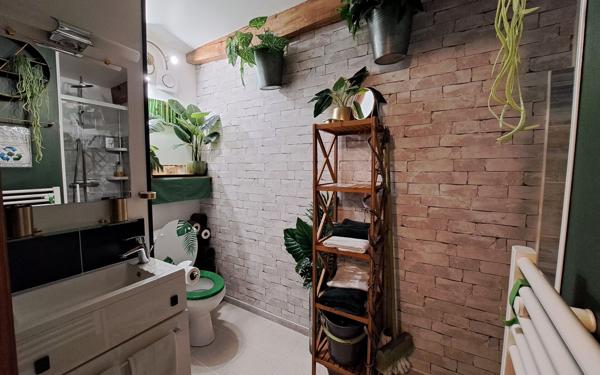 Appartement à louer    1 pièce •  Finhan