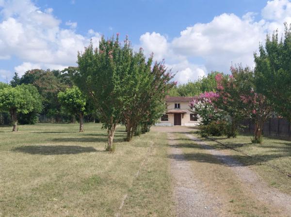Maison familiale 180 m² avec dépendances St André de Cubzac , Saint andre de cubzac Maison familiale 180 m² avec dépendances St André de Cubzac , Saint andre de cubzac