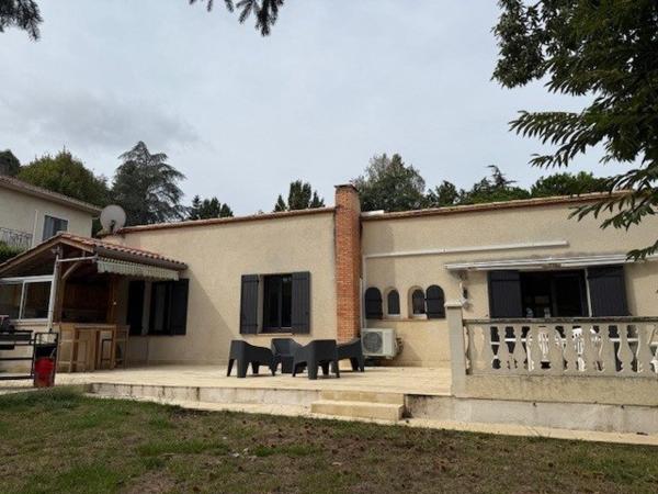 Maison avec terrain et hangar