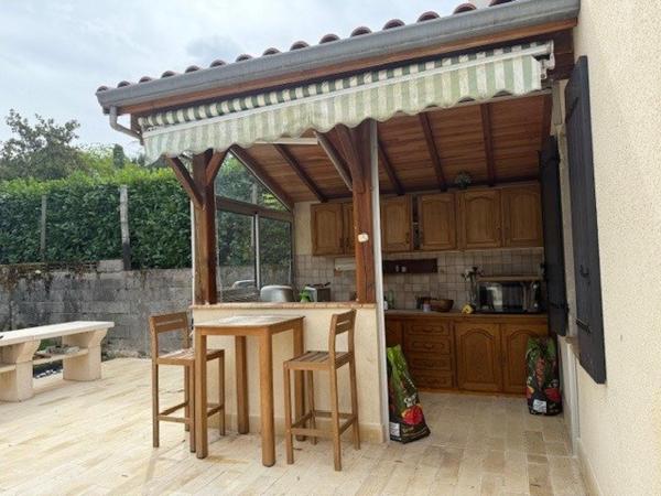 Maison avec terrain et hangar