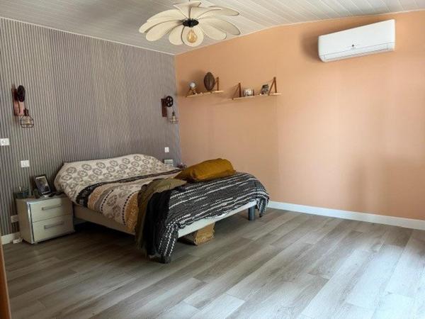 Maison avec terrain et hangar