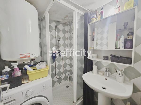 Appartement
         2 pièces
        - 33 m² 139 000 € *