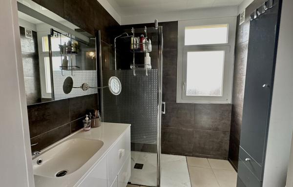 APPARTEMENT T3 TRAVERSANT AVEC BALCONS - SAINT MARCELLIN