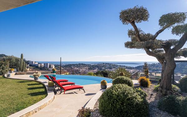 Maison à vendre    6 pièces •  Vallauris