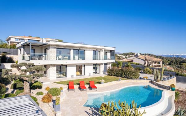 Maison à vendre    6 pièces •  Vallauris