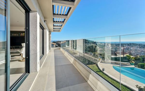 Maison à vendre    6 pièces •  Vallauris