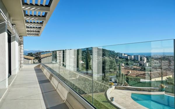 Maison à vendre    6 pièces •  Vallauris