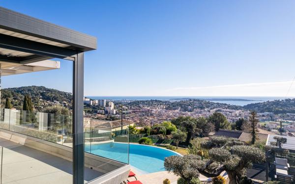 Maison à vendre    6 pièces •  Vallauris