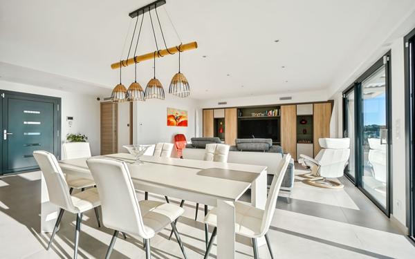 Maison à vendre    6 pièces •  Vallauris