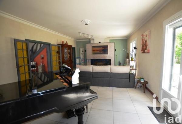 Maison traditionnelle 11 pièces de 226 m² à Eauze (32800)