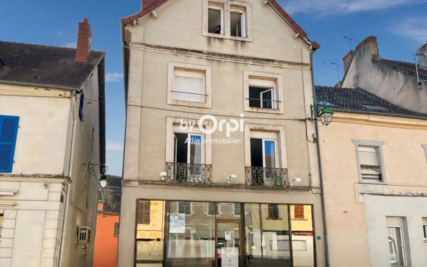 Immeuble à vendre    6 pièces •  Montmarault