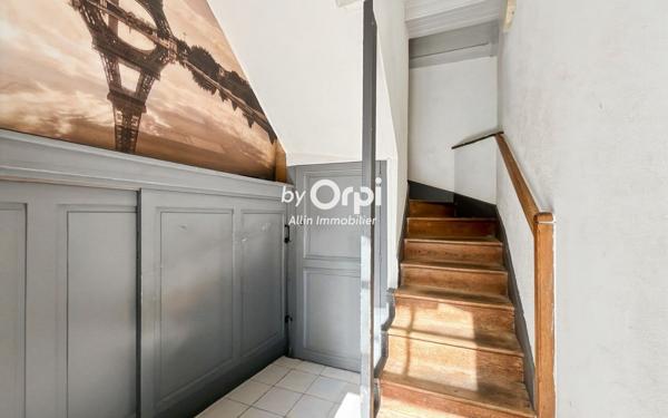 Immeuble à vendre    6 pièces •  Montmarault