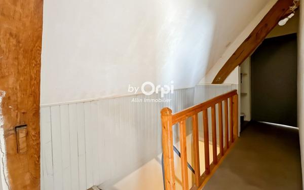 Immeuble à vendre    6 pièces •  Montmarault