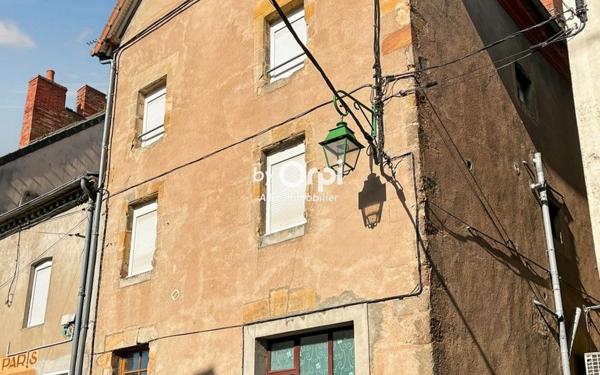 Immeuble à vendre    6 pièces •  Montmarault