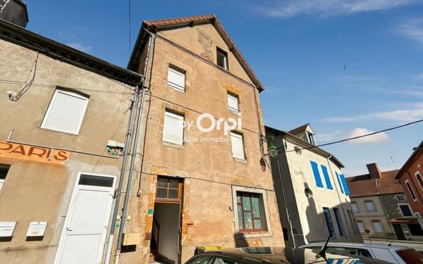 Immeuble à vendre    6 pièces •  Montmarault