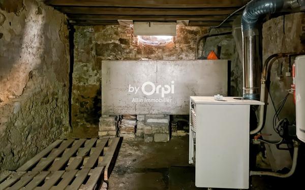 Immeuble à vendre    6 pièces •  Montmarault