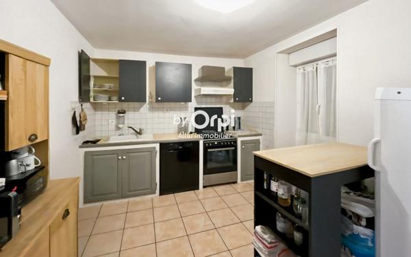 Immeuble à vendre    6 pièces •  Montmarault