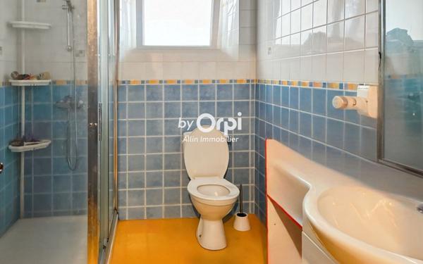 Immeuble à vendre    6 pièces •  Montmarault