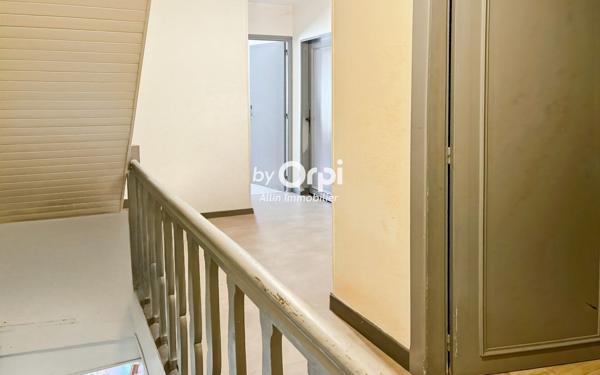 Immeuble à vendre    6 pièces •  Montmarault