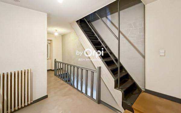 Immeuble à vendre    6 pièces •  Montmarault