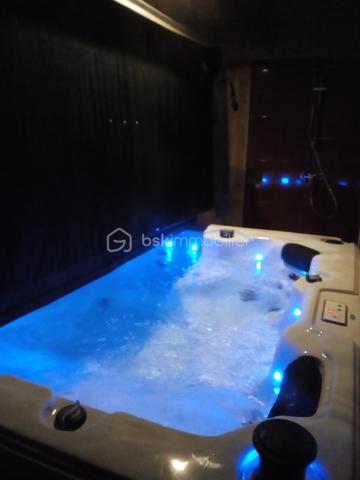 Dans la commune de RANTON  (86) à 40 mn de SAUMUR et à 1h de POITIERS et du FUTUROSCOPE, je vous propose cette  belle maison FAMILIALE  de 6 chambres,  de 290 m2 sur une parcelle de 3500 m2 env.

Maison comprenant au rez-de-chaussée : 
Belle cuisine aménagée et équipée, buanderie (ou arrière cuisine) avec ancien four à pain, VASTE SEJOUR  avec cheminée insert.
Grande  VERANDA avec store, TERRASSE 
2 chambres (une avec cheminée insert, l'autre cheminée ouverte) Une  salle d'eau avec DOUCHE ITALIENNE

1er étage : 
Palier avec WC desservant 3 CHAMBRES SUITES , une avec salle d'eau, une deuxième avec salle de bains/wc  et la troisième avec salle d'eau/wc.
Grande TERRASSE

2ème étage : grande chambre (dortoir) avec salle de bains et WC

Espace DETENTE :  Une dépendance COUVERTE avec une PISCINE CHAUFFÉE, un JACUZZI. une Grande cave, un GARAGE 
La propriété  est décorée avec beaucoup de goût.

LES + :  Fenêtres en DOUBLE VITRAGE,  cheminée avec insert , toiture en ardoise en très bon état. Possibilité vente avec mobilier.

Idéal grande famille, ou pour un GITE, ou MAISON D'HOTE pour un revenu complémentaire ou Investisseurs

Contact pour visite : Estelle André au 06 62 79 05 07 ou mail  e.andre@bskimmobilier.com
                                   Isabelle Bassac au 06 33 64 15 64 ou mail  i.bassac@bskimmobilier.com