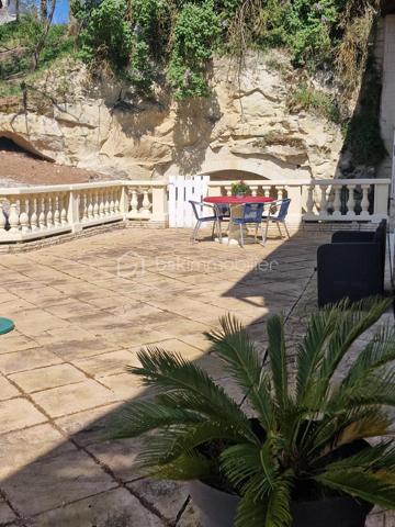 Dans la commune de RANTON  (86) à 40 mn de SAUMUR et à 1h de POITIERS et du FUTUROSCOPE, je vous propose cette  belle maison FAMILIALE  de 6 chambres,  de 290 m2 sur une parcelle de 3500 m2 env.

Maison comprenant au rez-de-chaussée : 
Belle cuisine aménagée et équipée, buanderie (ou arrière cuisine) avec ancien four à pain, VASTE SEJOUR  avec cheminée insert.
Grande  VERANDA avec store, TERRASSE 
2 chambres (une avec cheminée insert, l'autre cheminée ouverte) Une  salle d'eau avec DOUCHE ITALIENNE

1er étage : 
Palier avec WC desservant 3 CHAMBRES SUITES , une avec salle d'eau, une deuxième avec salle de bains/wc  et la troisième avec salle d'eau/wc.
Grande TERRASSE

2ème étage : grande chambre (dortoir) avec salle de bains et WC

Espace DETENTE :  Une dépendance COUVERTE avec une PISCINE CHAUFFÉE, un JACUZZI. une Grande cave, un GARAGE 
La propriété  est décorée avec beaucoup de goût.

LES + :  Fenêtres en DOUBLE VITRAGE,  cheminée avec insert , toiture en ardoise en très bon état. Possibilité vente avec mobilier.

Idéal grande famille, ou pour un GITE, ou MAISON D'HOTE pour un revenu complémentaire ou Investisseurs

Contact pour visite : Estelle André au 06 62 79 05 07 ou mail  e.andre@bskimmobilier.com
                                   Isabelle Bassac au 06 33 64 15 64 ou mail  i.bassac@bskimmobilier.com