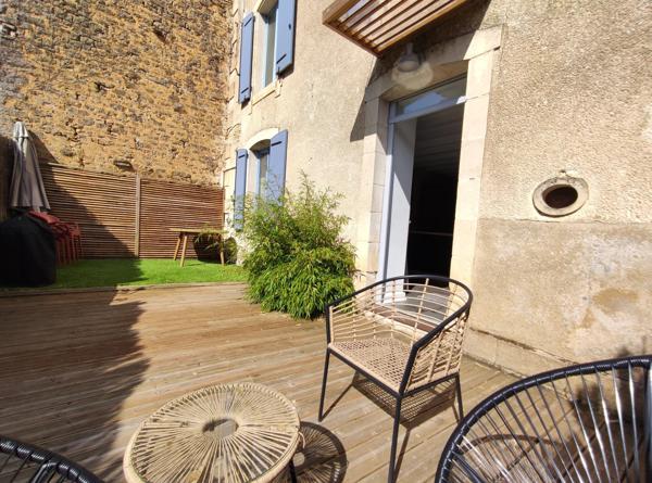 Maison de village offrant 5 chambres avec cour