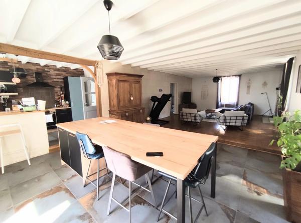 Maison de village offrant 5 chambres avec cour