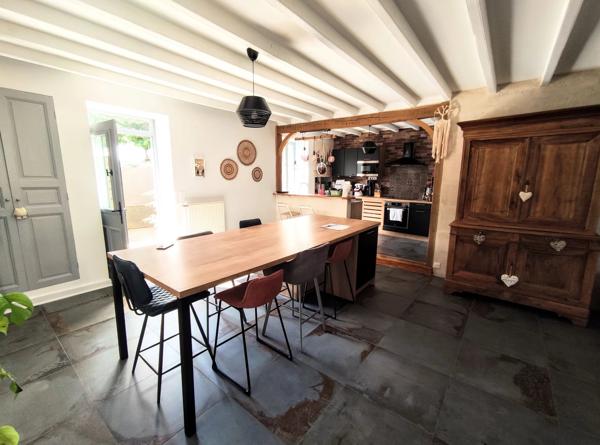 Maison de village offrant 5 chambres avec cour