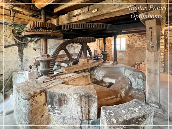 Ancien moulin du XIIIe siècle rénové avec charme – 600 m² habitables – Terrain de 7000 m² – Duvy (Oise)