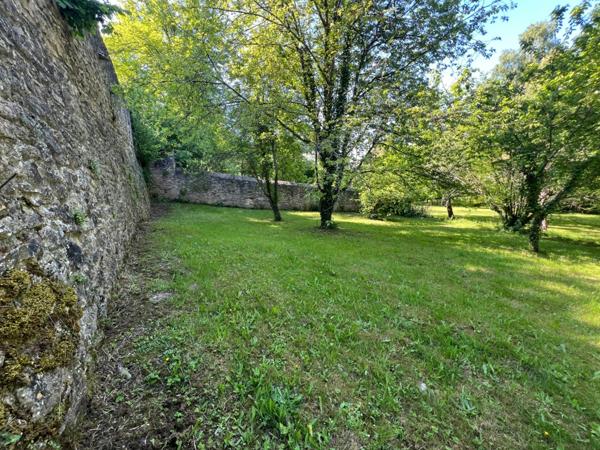Ancien moulin du XIIIe siècle rénové avec charme – 600 m² habitables – Terrain de 7000 m² – Duvy (Oise)