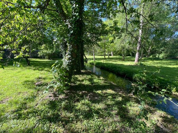 Ancien moulin du XIIIe siècle rénové avec charme – 600 m² habitables – Terrain de 7000 m² – Duvy (Oise)