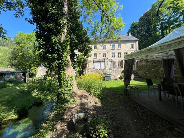 Ancien moulin du XIIIe siècle rénové avec charme – 600 m² habitables – Terrain de 7000 m² – Duvy (Oise)