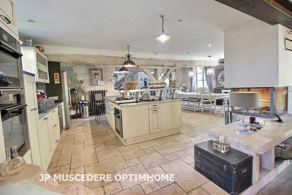 Ancien moulin du XIIIe siècle rénové avec charme – 600 m² habitables – Terrain de 7000 m² – Duvy (Oise)