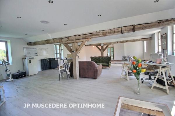 Ancien moulin du XIIIe siècle rénové avec charme – 600 m² habitables – Terrain de 7000 m² – Duvy (Oise)