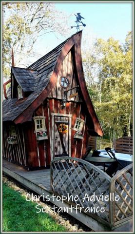 Grande maison de 5 chambres avec piscine, complexe d'hébergements insolites sur presque 7ha