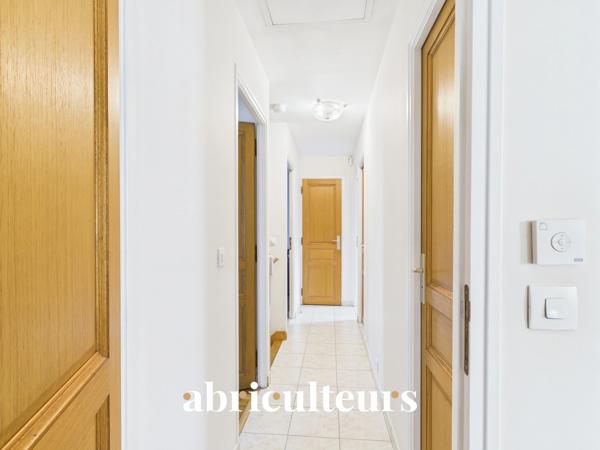 Maison familiale avec terrasse et jardin Versailles Porchefontaine 107m², 3 chambres