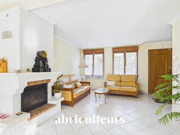Maison familiale avec terrasse et jardin Versailles Porchefontaine 107m², 3 chambres