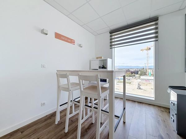 ANNEMASSE – BUREAUX 70 m² – 4 BUREAUX – 2 PARKINGS – GARE & TRAM À PIED