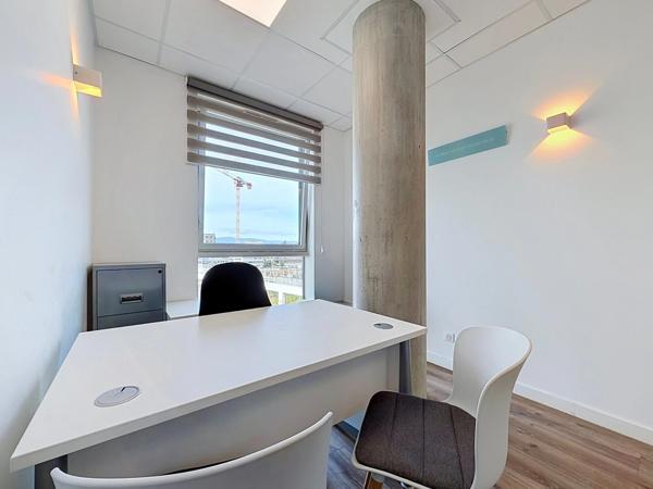ANNEMASSE – BUREAUX 70 m² – 4 BUREAUX – 2 PARKINGS – GARE & TRAM À PIED
