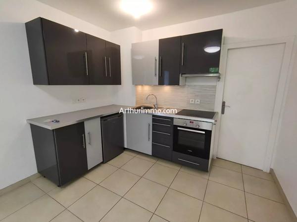 Location                                                      Appartement
                        
                     2 pièces                      30 m2                     à Sucy-en-Brie