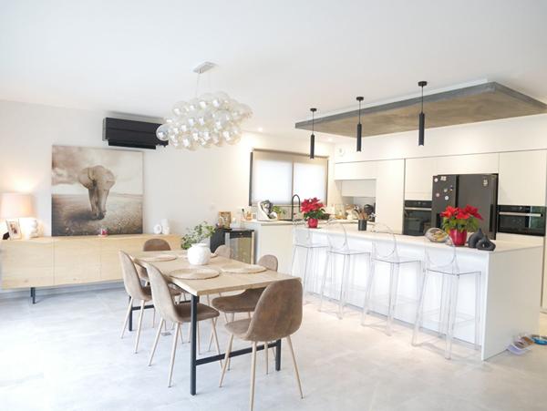 Villa T5 d'env 128 m²  avec grand garage attenant sur parcelle de terrain d'env 1100 m² avec aménagement piscine