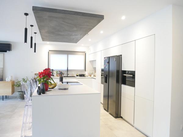 Villa T5 d'env 128 m²  avec grand garage attenant sur parcelle de terrain d'env 1100 m² avec aménagement piscine