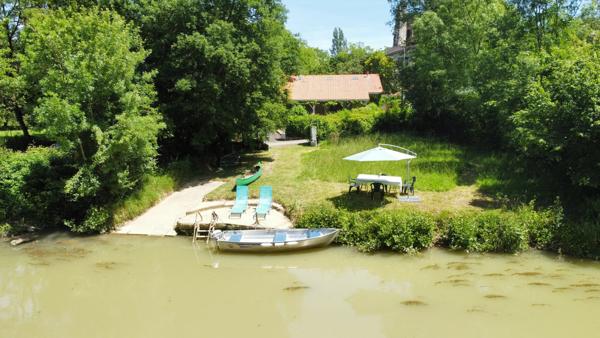 Propriété de charme avec accès privé à la Baïse à deux pas du centre de Nérac, Lot et Garonne