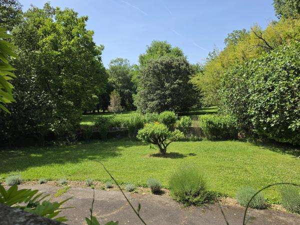 Propriété de charme avec accès privé à la Baïse à deux pas du centre de Nérac, Lot et Garonne