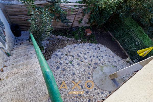 EXCLUSIVITE - MEYREUIL - MAISON DE VILLE - 113 M2 - T3 - GARAGE 80 M2 - CAVE - COUR - 380 000€