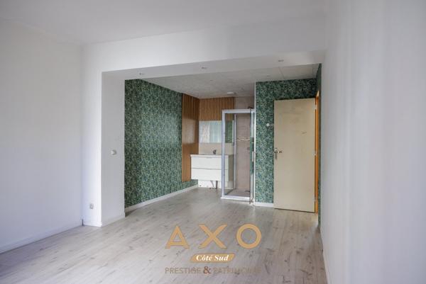 EXCLUSIVITE - MEYREUIL - MAISON DE VILLE - 113 M2 - T3 - GARAGE 80 M2 - CAVE - COUR - 380 000€