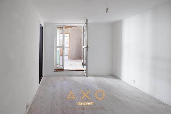 EXCLUSIVITE - MEYREUIL - MAISON DE VILLE - 113 M2 - T3 - GARAGE 80 M2 - CAVE - COUR - 380 000€