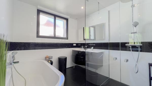 VILLA EXCEPTIONNELLE QUARTIER SAINT- PIERRE AVEC UN DPE EN "B", DU JAMAIS VU !