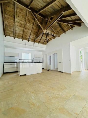 Maison à louer    4 pièces •    Petit-Bourg